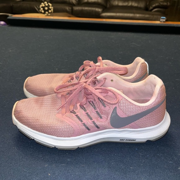 Pink Nike sneakers - Picture 2 of 5